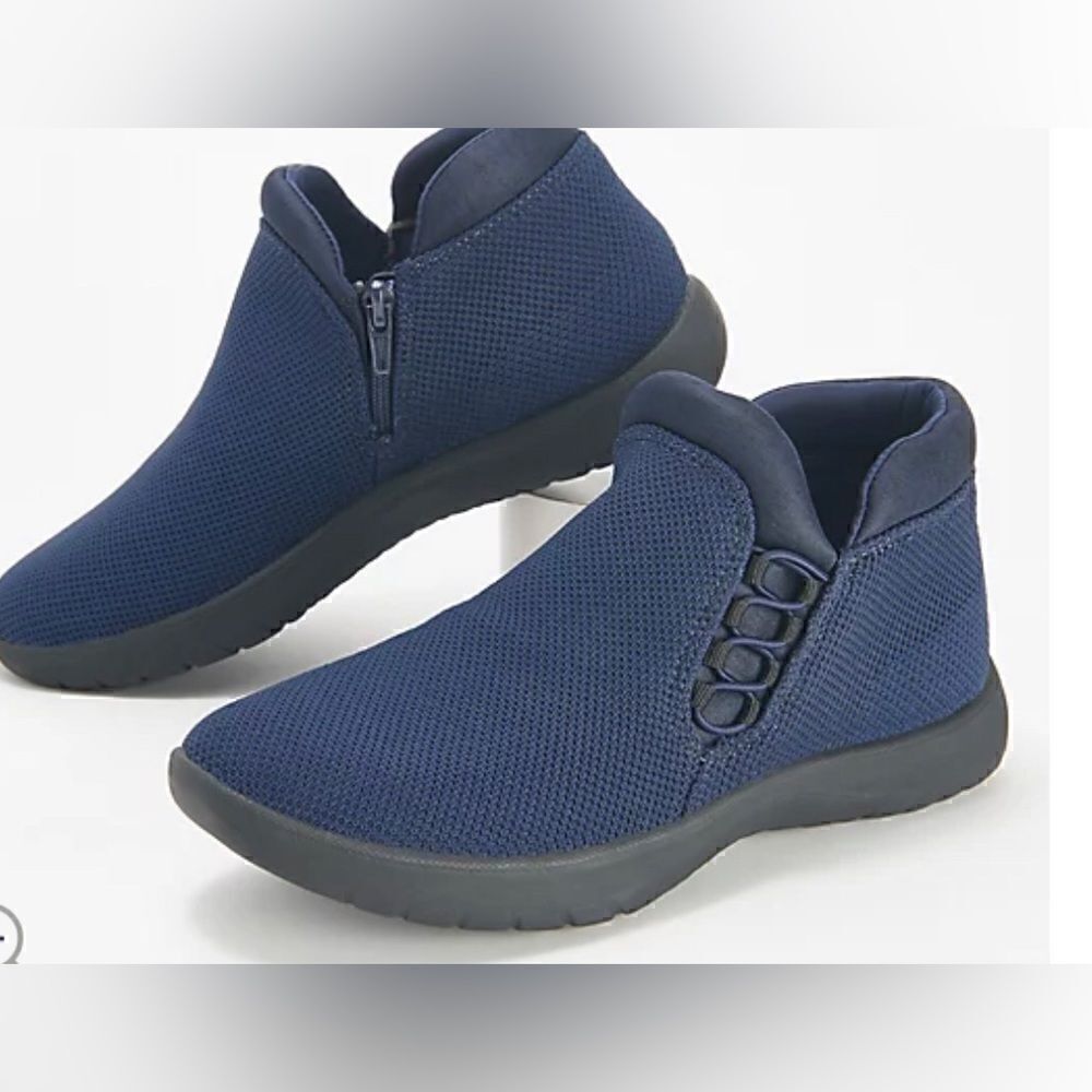 Clarks Cloudsteppers Washable Knit Booties - Adella Pine-navy size 8 wide